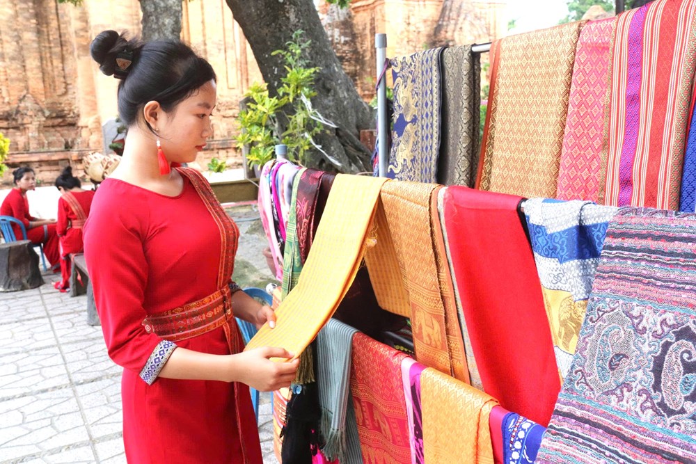 Khánh Hòa: Sắc màu văn hóa Chăm qua thổ cẩm Mỹ Nghiệp và gốm Bàu Trúc - ảnh 4