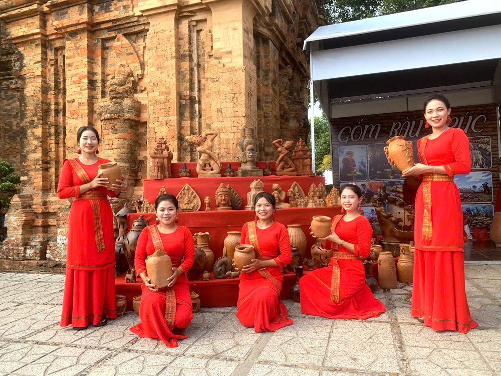 Khánh Hòa: Sắc màu văn hóa Chăm qua thổ cẩm Mỹ Nghiệp và gốm Bàu Trúc - ảnh 6