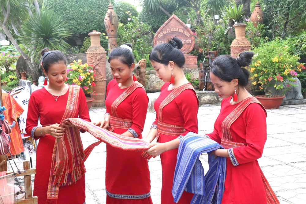 Khánh Hòa: Sắc màu văn hóa Chăm qua thổ cẩm Mỹ Nghiệp và gốm Bàu Trúc - ảnh 3