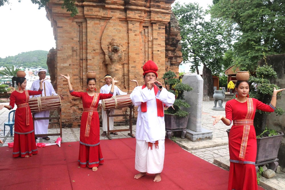 Khánh Hòa: Sắc màu văn hóa Chăm qua thổ cẩm Mỹ Nghiệp và gốm Bàu Trúc - ảnh 1