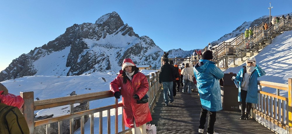 Núi tuyết Ngọc Long: “Kỳ quan băng giá” giữa lòng phố Lệ Giang - ảnh 1