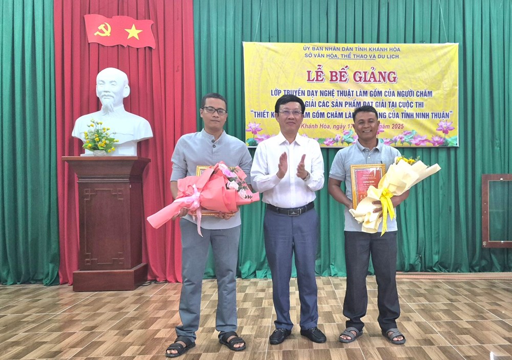 Khánh Hòa: Tiếp sức di sản, trao 60 chứng chỉ nghề gốm Chăm cho thế hệ kế cận - ảnh 3