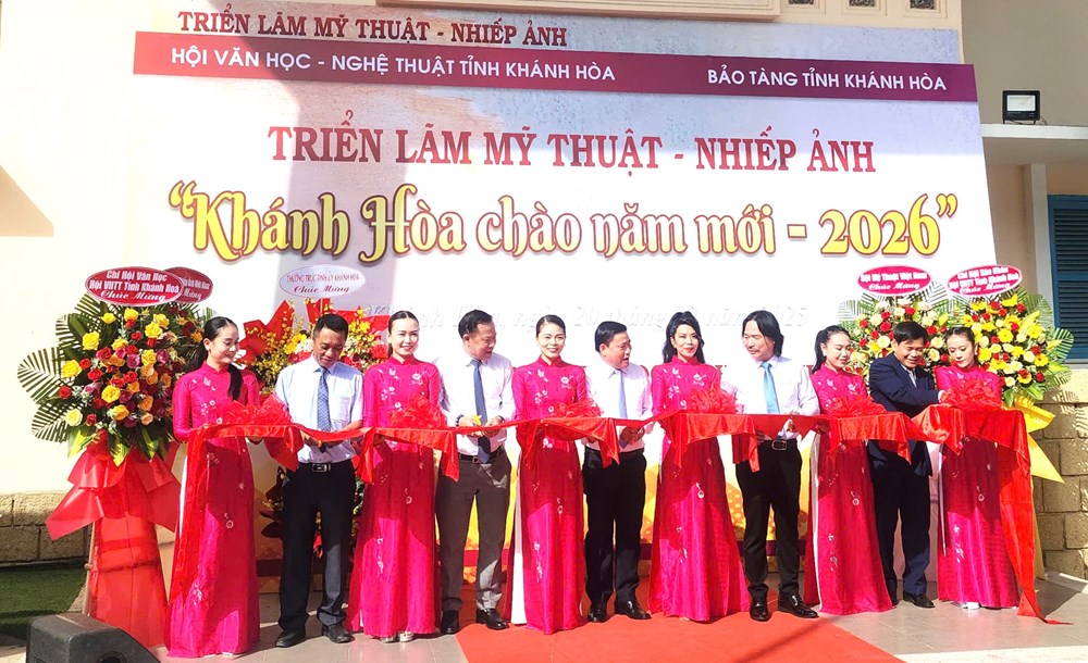 Khánh Hòa: Khai mạc Triển lãm nghệ thuật chào năm mới 2026 - ảnh 2