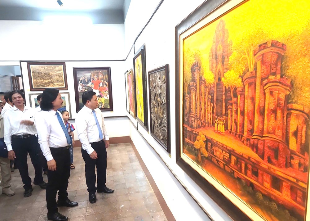 Khánh Hòa: Khai mạc Triển lãm nghệ thuật chào năm mới 2026 - ảnh 3