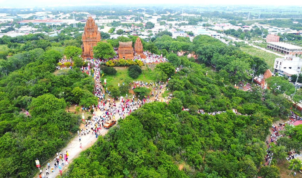 Khánh Hòa đón 16,4 triệu lượt khách du lịch trong năm 2025 - ảnh 1