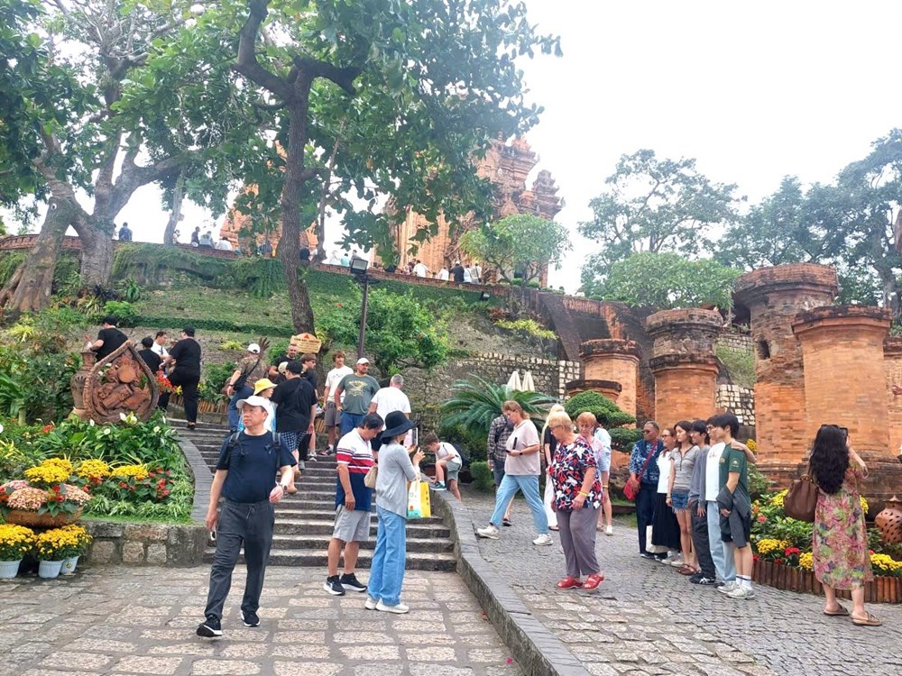 Tháp Bà Pô Nagar đón hơn 21.000 lượt khách dịp Tết Dương lịch - ảnh 1