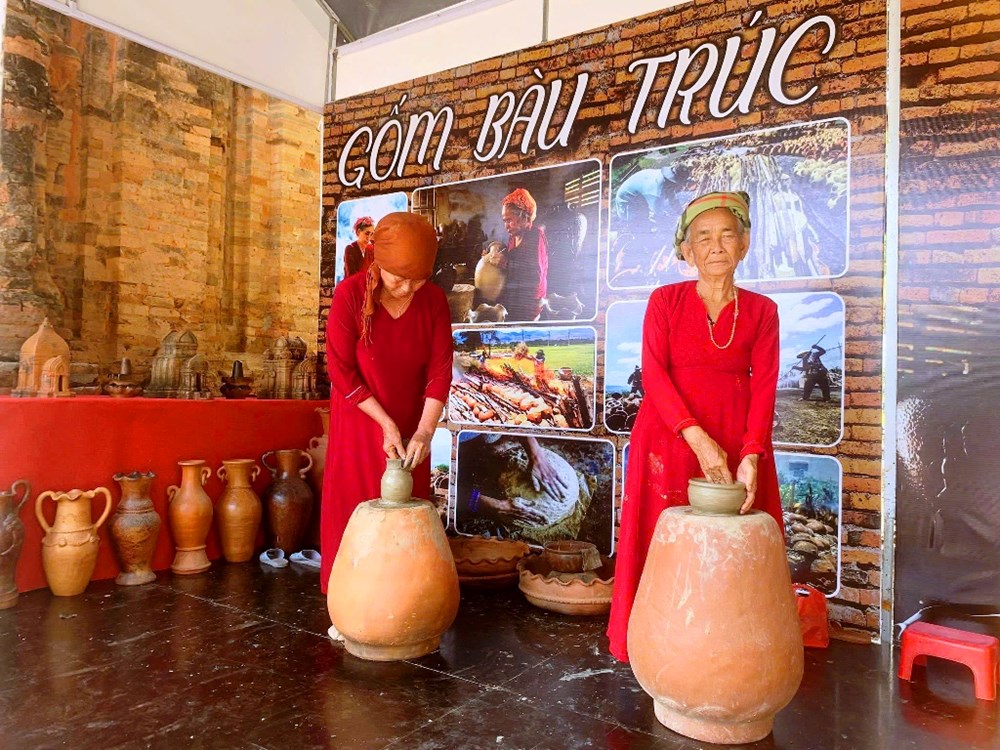 Khánh Hòa: Tổ chức chuỗi hoạt động văn hóa đặc sắc mừng Tết Bính Ngọ 2026 - ảnh 2