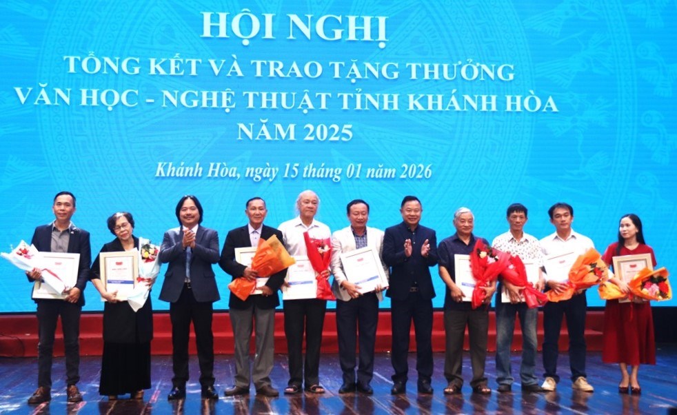 Khánh Hòa: Vinh danh 22 tác phẩm văn học nghệ thuật tiêu biểu năm 2025 - ảnh 4