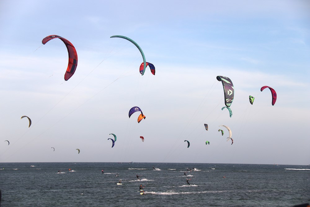 Khánh Hòa: Chiêm ngưỡng những 'vũ điệu trên sóng' đầy mê hoặc - ảnh 1