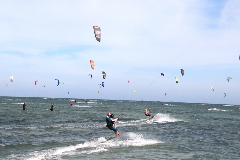 Khánh Hòa: Chiêm ngưỡng những 'vũ điệu trên sóng' đầy mê hoặc - ảnh 4