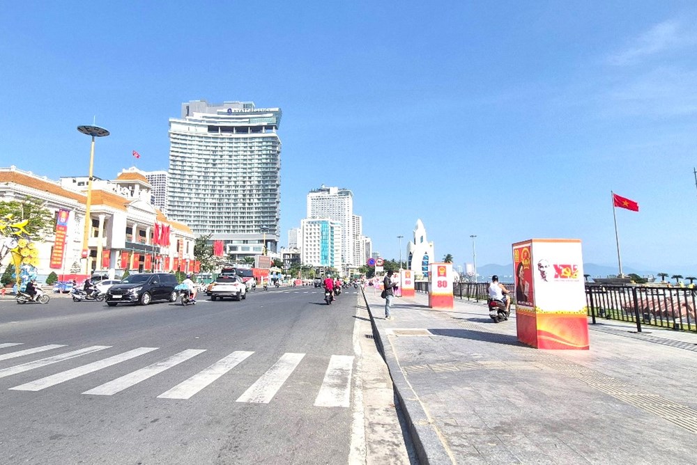 Khánh Hòa: Rực rỡ sắc cờ chào mừng Đại hội đại biểu toàn quốc lần thứ XIV của Đảng - ảnh 10