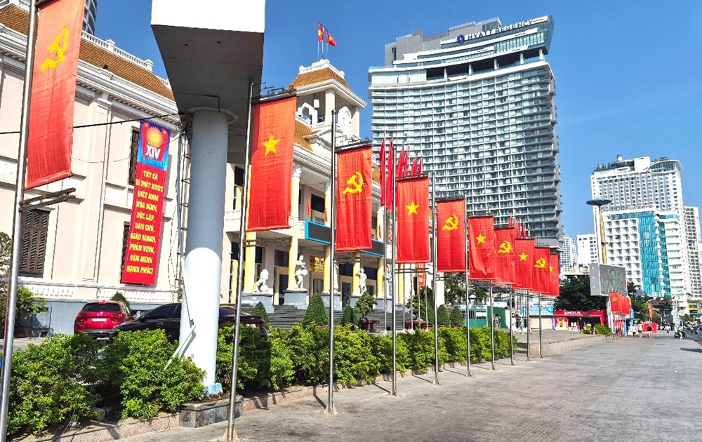 Khánh Hòa: Rực rỡ sắc cờ chào mừng Đại hội đại biểu toàn quốc lần thứ XIV của Đảng - ảnh 11