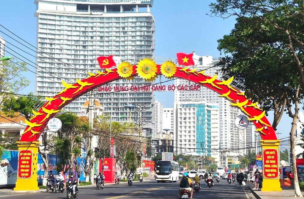 Khánh Hòa: Rực rỡ sắc cờ chào mừng Đại hội đại biểu toàn quốc lần thứ XIV của Đảng - ảnh 5