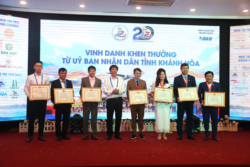 Doanh thu du lịch Khánh Hòa tăng hơn 100 lần trong 20 năm - ảnh 4