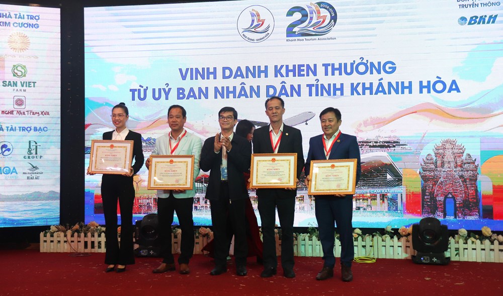 Doanh thu du lịch Khánh Hòa tăng hơn 100 lần trong 20 năm - ảnh 3