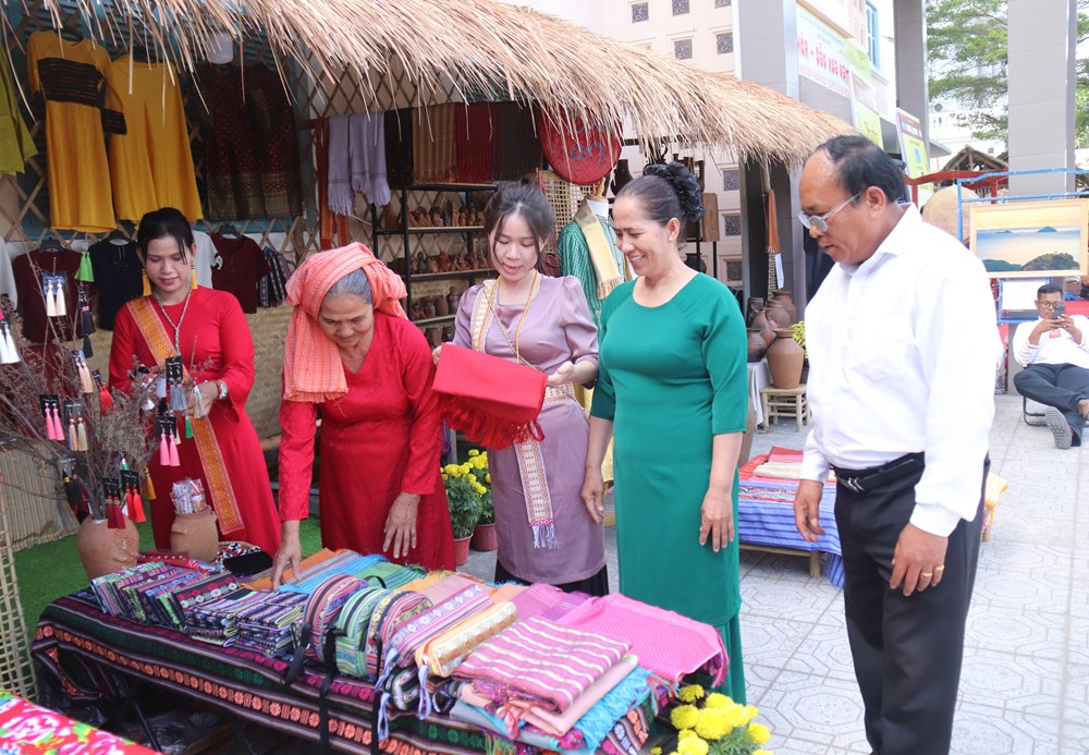 Khánh Hòa:  Nhiều hoạt động văn hóa trong chương trình “Xuân yêu thương”  - ảnh 5