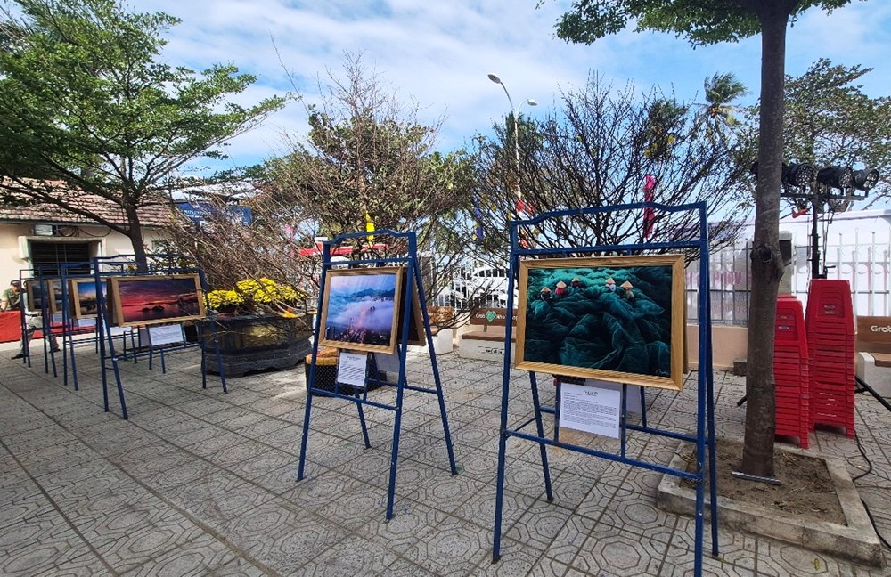 Khánh Hòa: Rạo rực sắc Xuân, rạng rỡ phố biển - ảnh 10