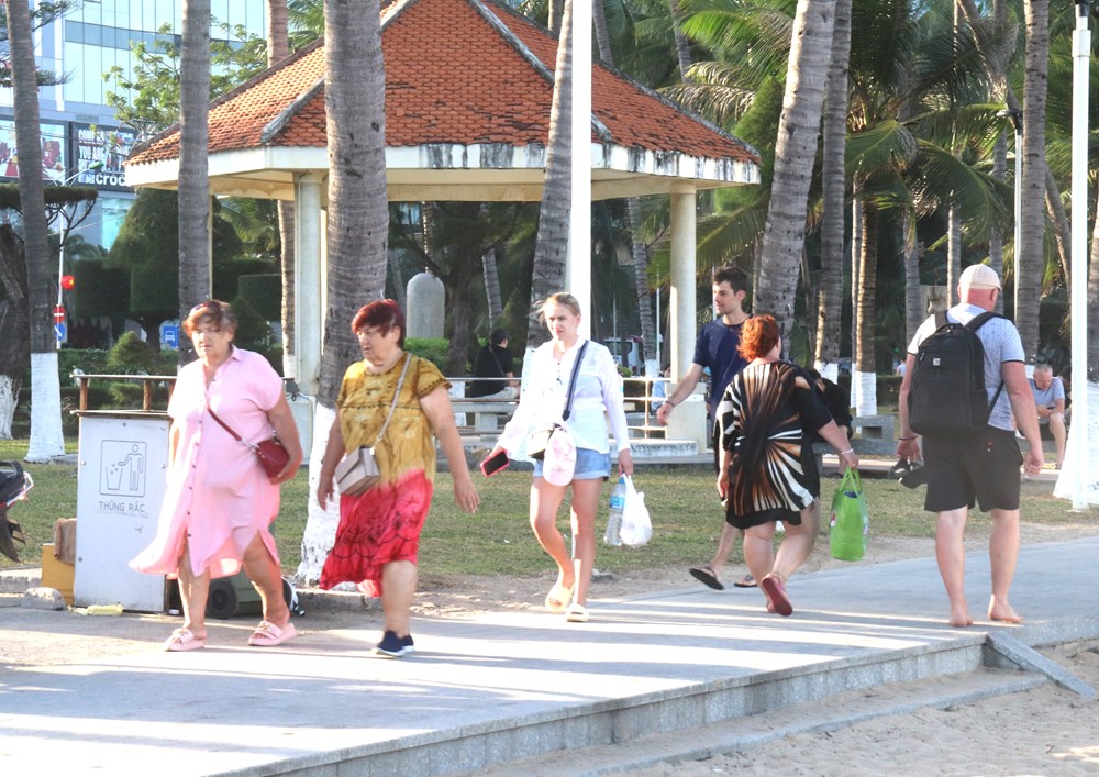 Khánh Hòa: Rộn ràng sắc Xuân, thu hút đông đảo du khách - ảnh 11