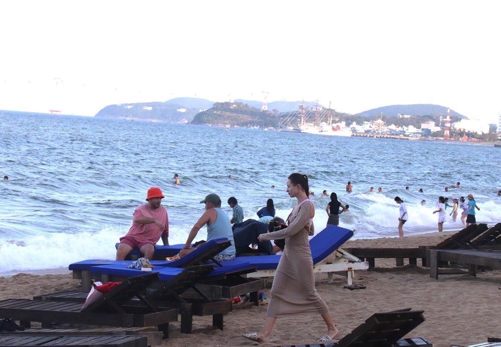 Khánh Hòa: Rộn ràng sắc Xuân, thu hút đông đảo du khách - ảnh 12