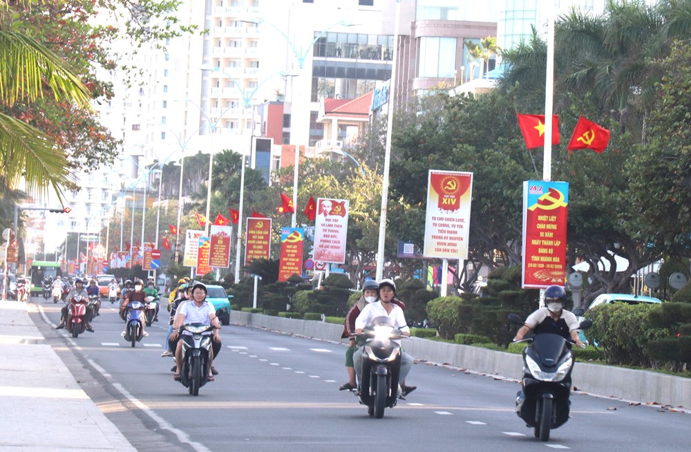 Khánh Hòa: Rộn ràng sắc Xuân, thu hút đông đảo du khách - ảnh 5