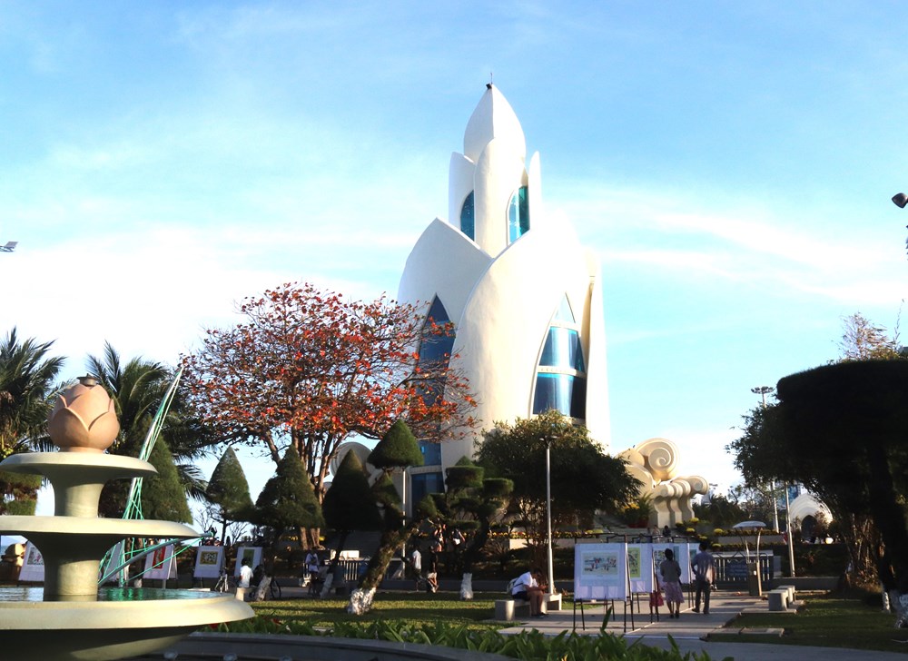 Khánh Hòa: Rộn ràng sắc Xuân, thu hút đông đảo du khách - ảnh 7