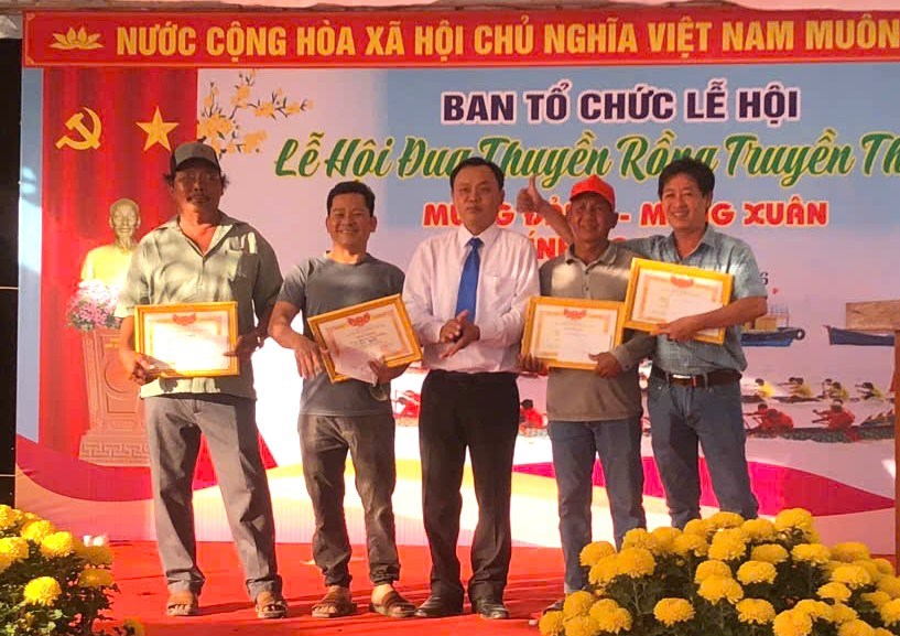 Khánh Hòa: Rộn ràng Lễ hội đua thuyền Rồng đầu Xuân Bính Ngọ - ảnh 5