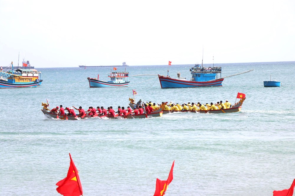 Khánh Hòa: Rộn ràng Lễ hội đua thuyền Rồng đầu Xuân Bính Ngọ - ảnh 2