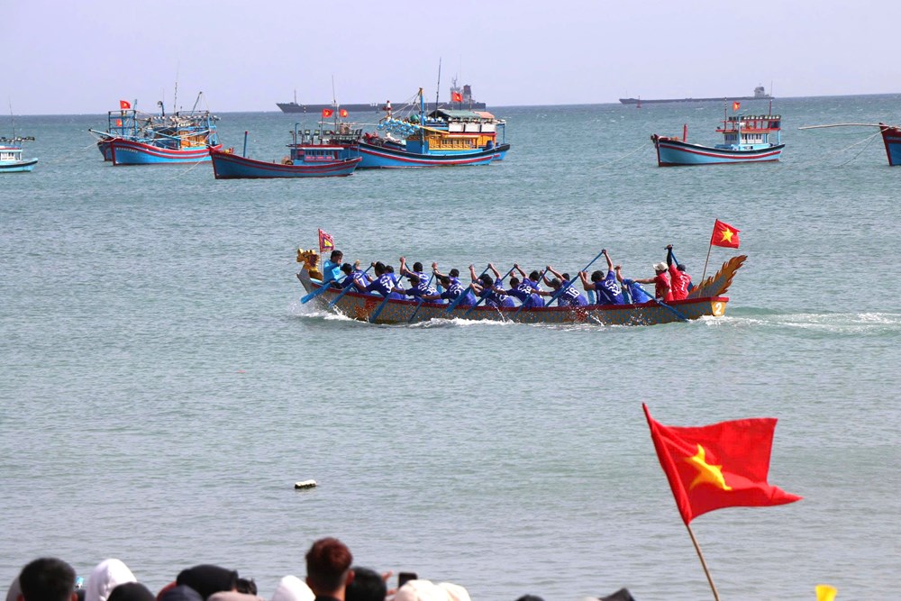 Khánh Hòa: Rộn ràng Lễ hội đua thuyền Rồng đầu Xuân Bính Ngọ - ảnh 3
