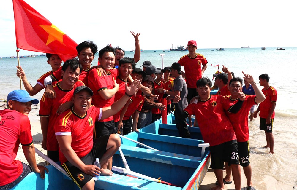 Khánh Hòa: Rộn ràng Lễ hội đua thuyền Rồng đầu Xuân Bính Ngọ - ảnh 7