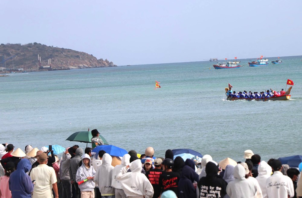 Khánh Hòa: Rộn ràng Lễ hội đua thuyền Rồng đầu Xuân Bính Ngọ - ảnh 8