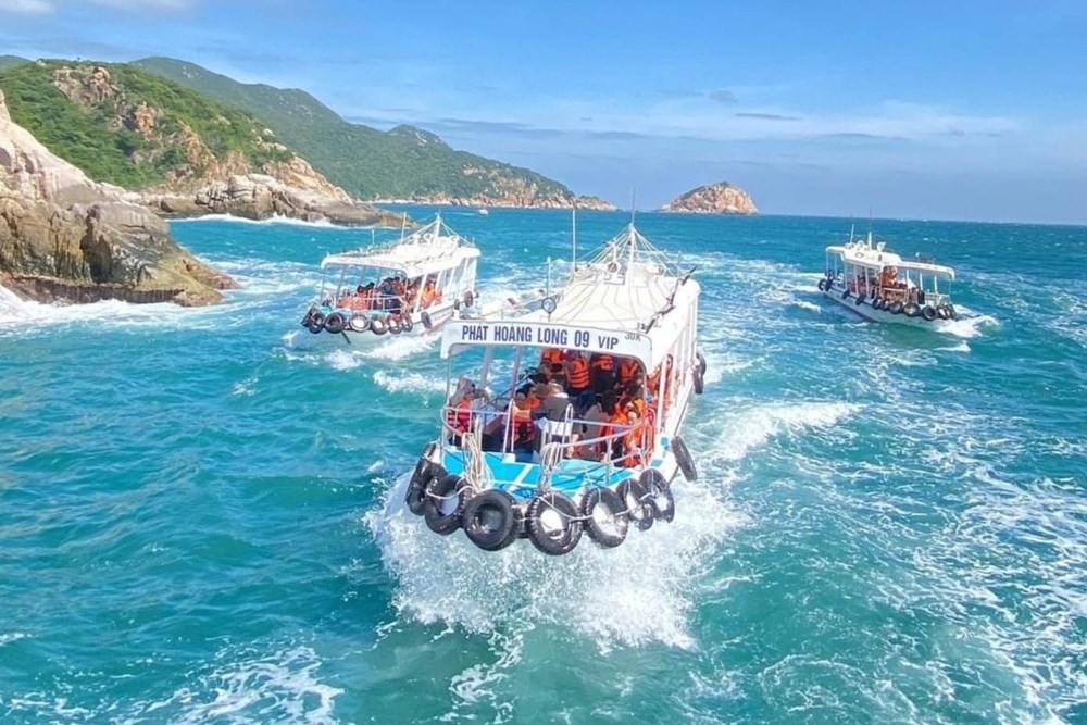 Du lịch Khánh Hòa bùng nổ, đón hơn 1 triệu lượt khách dịp Tết Bính Ngọ 2026 - ảnh 1