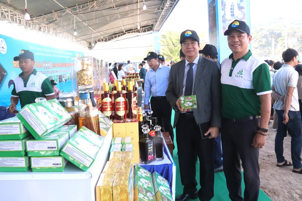 Khánh Hòa:  Mức thu nhập bình quân của người lao động đạt gần 13 triệu đồng/tháng - ảnh 1