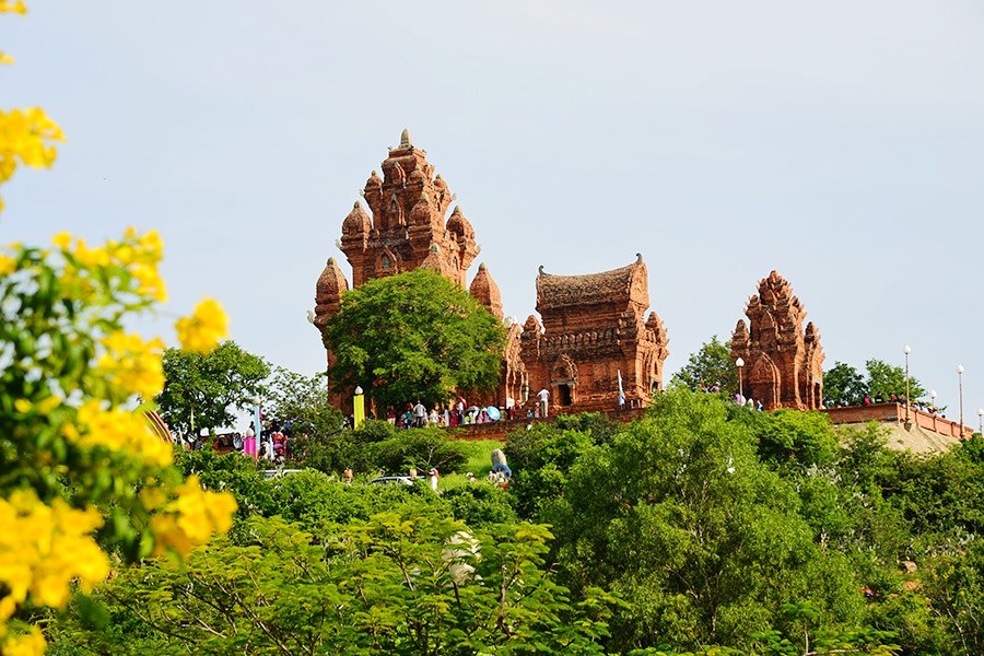 Khánh Hòa: Các điểm di tích “hút” khách du lịch kỷ lục dịp Tết - ảnh 6