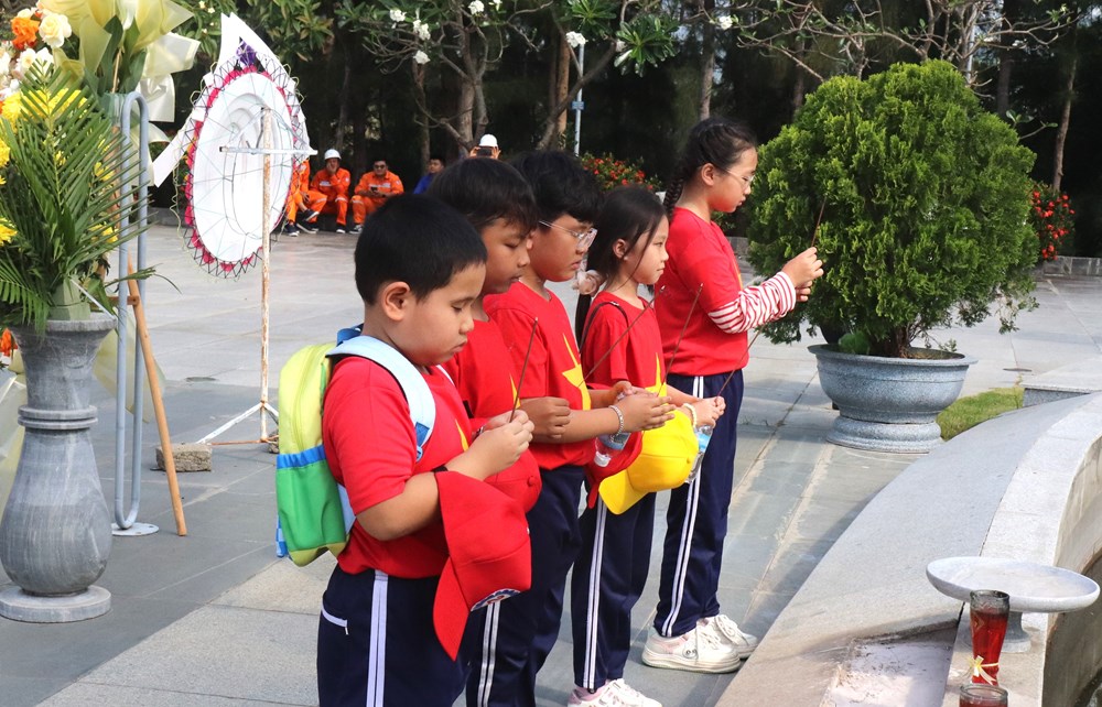 Khu tưởng niệm chiến sĩ Gạc Ma những ngày tháng Ba - ảnh 4