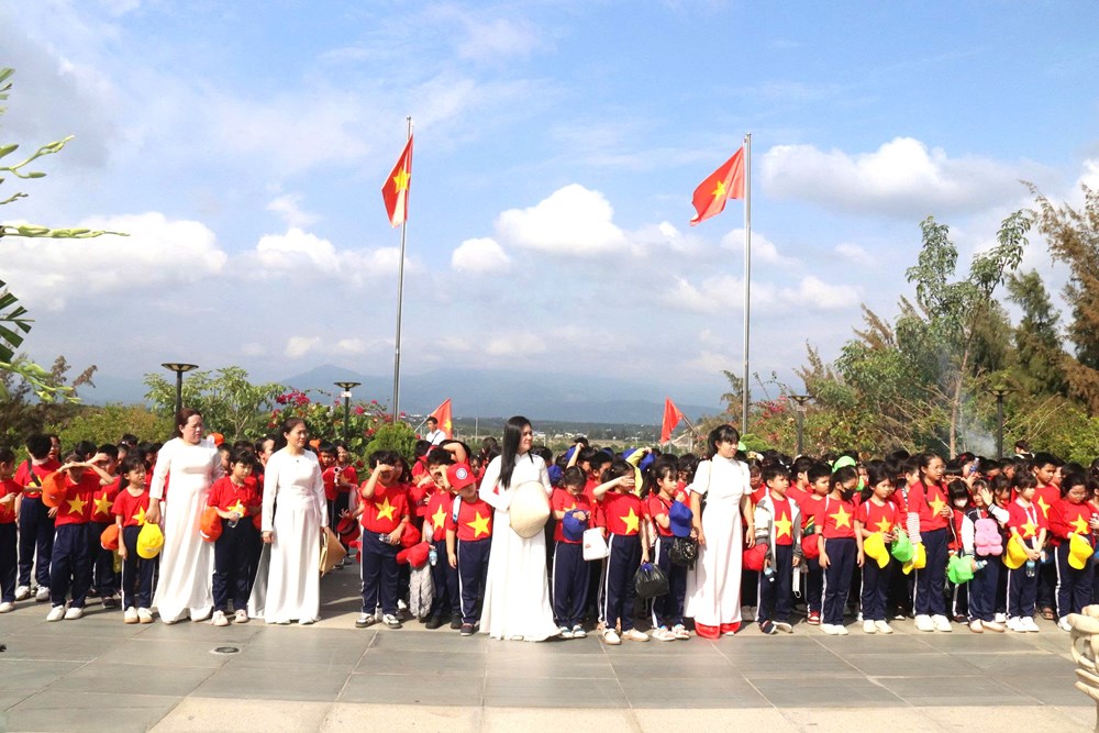 Khu tưởng niệm chiến sĩ Gạc Ma những ngày tháng Ba - ảnh 7