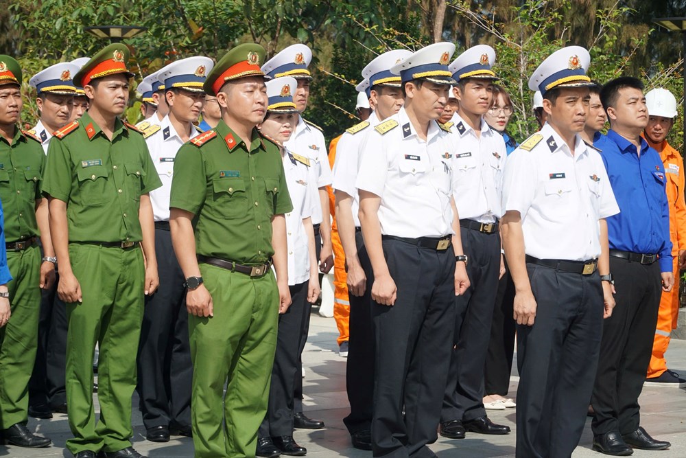 Khu tưởng niệm chiến sĩ Gạc Ma những ngày tháng Ba - ảnh 6