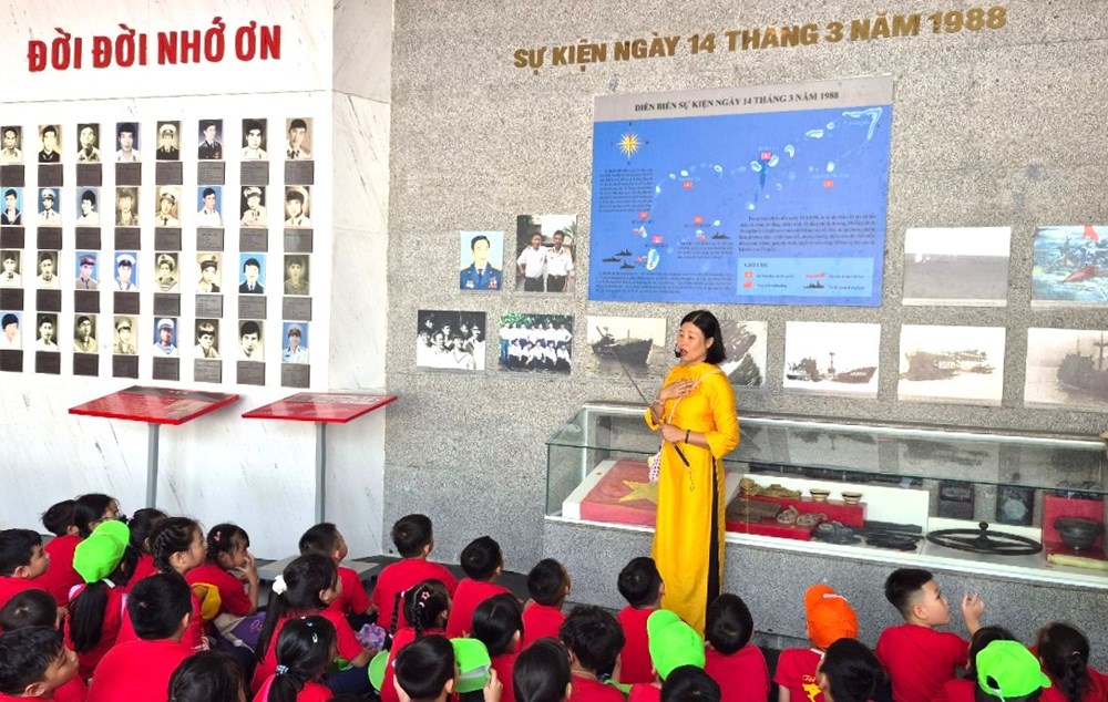 Khu tưởng niệm chiến sĩ Gạc Ma những ngày tháng Ba - ảnh 9