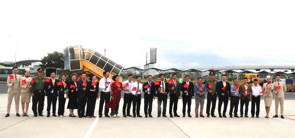 Khánh Hòa: Đón chuyến bay thẳng đầu tiên Phú Quốc – Nha Trang trong ngày hội non sông - ảnh 6