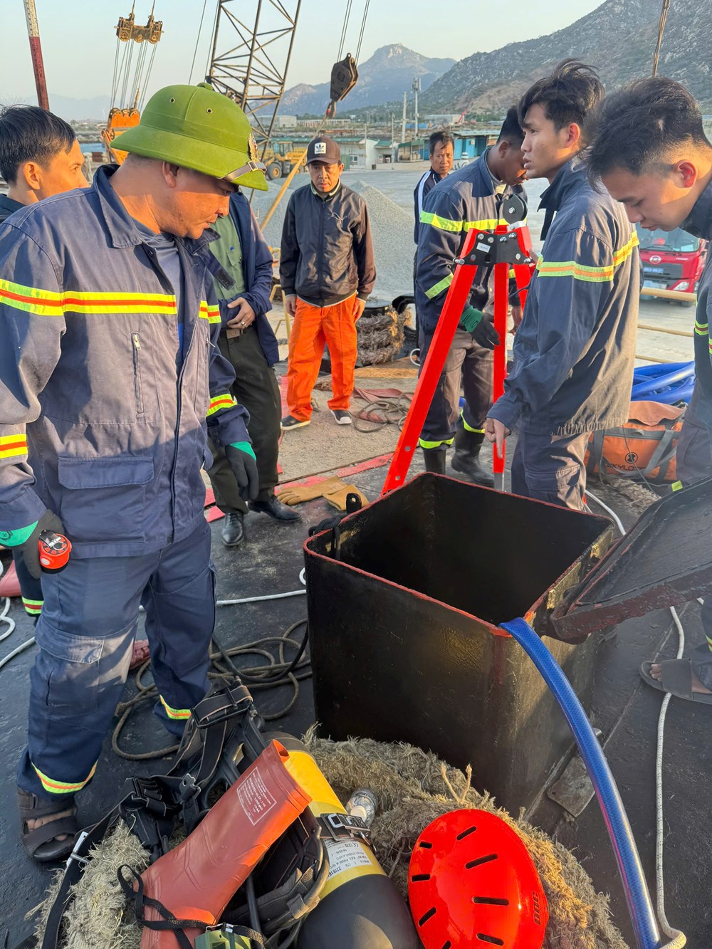 Khánh Hòa: Tai nạn lao động trên tàu Trường Nguyên 18 làm 3 người tử vong - ảnh 1