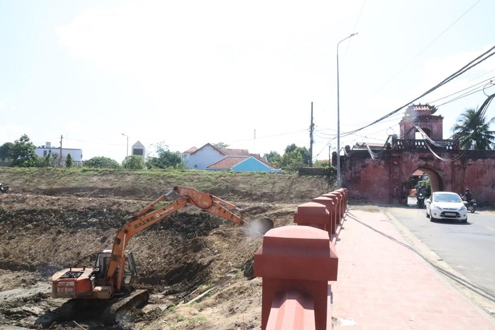 Di tích quốc gia Thành cổ Diên Khánh đối mặt nguy cơ ô nhiễm, lấn chiếm - ảnh 7