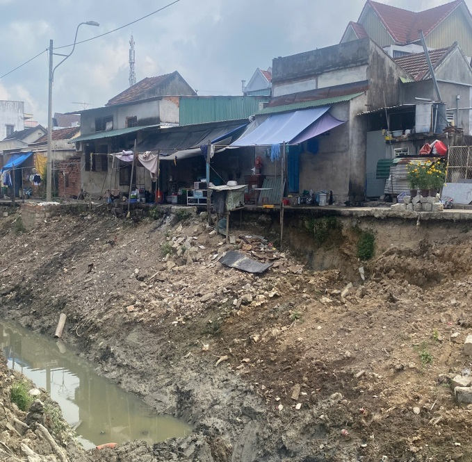 Di tích quốc gia Thành cổ Diên Khánh đối mặt nguy cơ ô nhiễm, lấn chiếm - ảnh 3