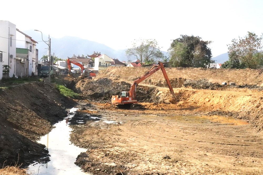 Di tích quốc gia Thành cổ Diên Khánh đối mặt nguy cơ ô nhiễm, lấn chiếm - ảnh 4