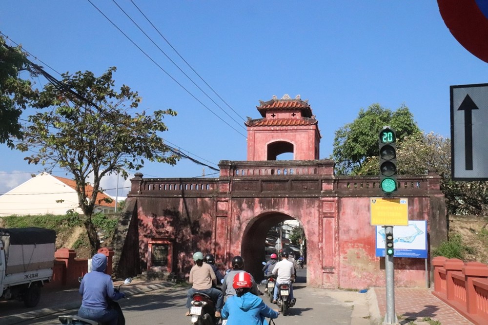 Di tích quốc gia Thành cổ Diên Khánh đối mặt nguy cơ ô nhiễm, lấn chiếm - ảnh 6