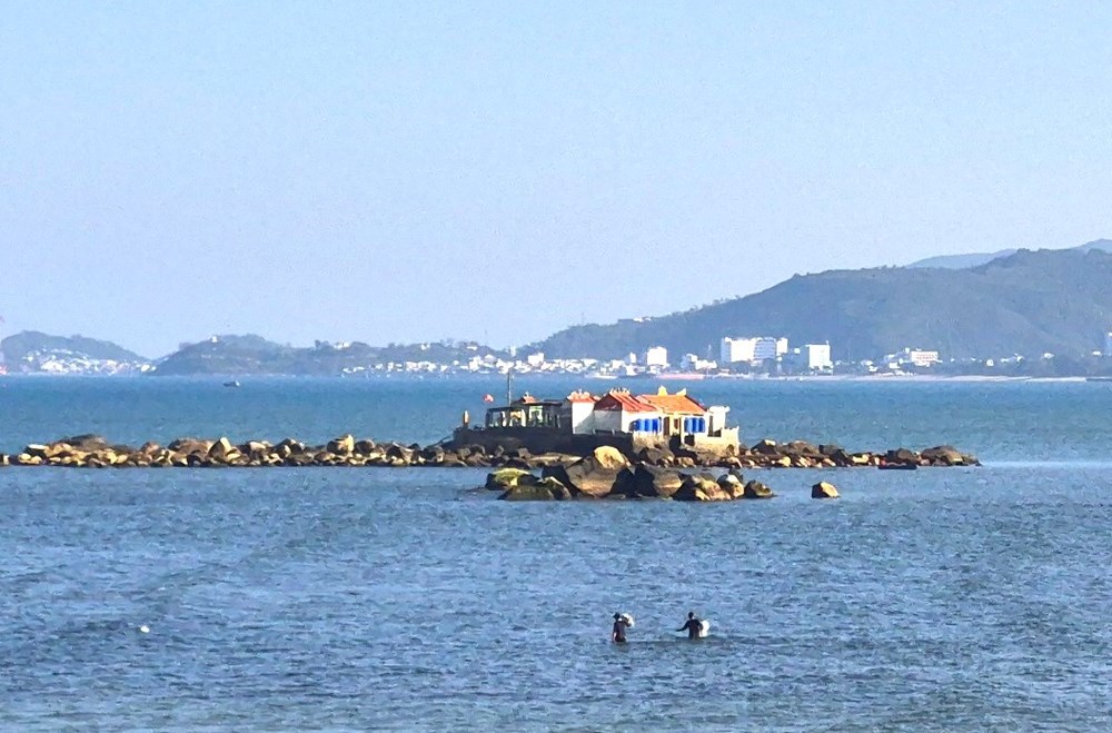 Kỳ ảo “đảo cát” trắng mịn hiện hình giữa lòng vịnh Nha Trang - ảnh 5