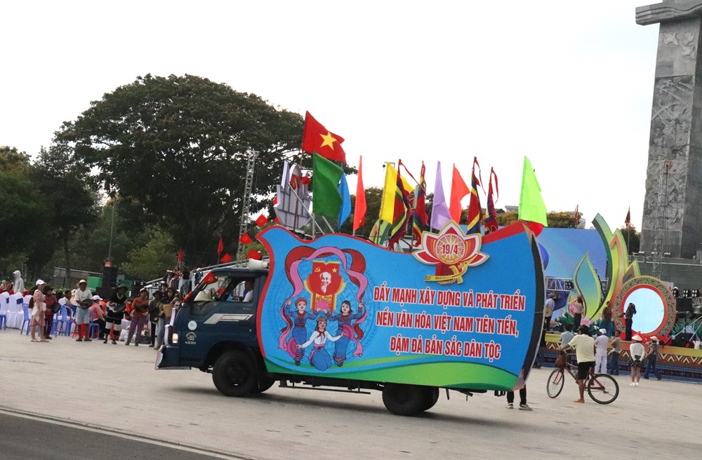 Khánh Hòa: Rực rỡ đoàn xe lưu động tôn vinh Ngày Văn hóa các dân tộc Việt Nam 2026 - ảnh 4