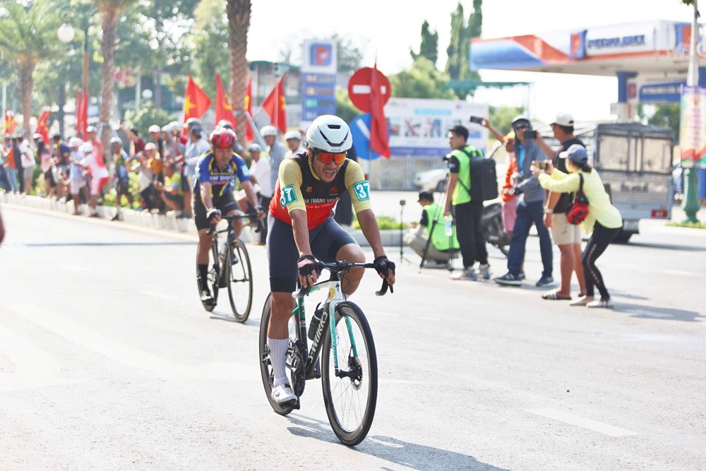 Sôi nổi Giải đua xe đạp tỉnh Khánh Hoà lần thứ I năm 2026 - ảnh 4