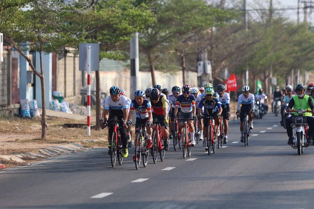 Sôi nổi Giải đua xe đạp tỉnh Khánh Hoà lần thứ I năm 2026 - ảnh 5