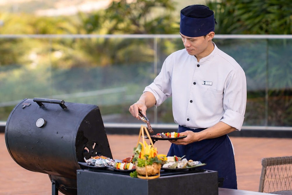 Khánh Hòa: Du lịch biển đảo “bùng nổ”, nhiều khách sạn “cháy phòng” dịp lễ 30.4 và 1.5 - ảnh 4