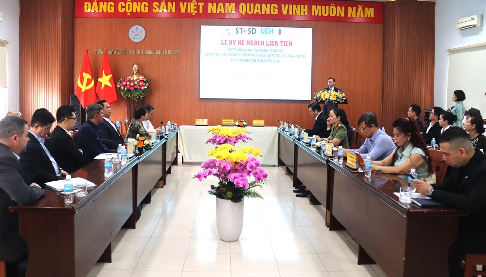 Khánh Hòa triển khai đào tạo nhân lực khách sạn chuẩn Thụy Sĩ - ảnh 1