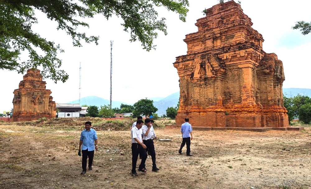Khánh Hòa: Khảo sát giải quyết chồng lấn dự án đường sắt tốc độ cao và di tích tháp Hòa Lai - ảnh 2